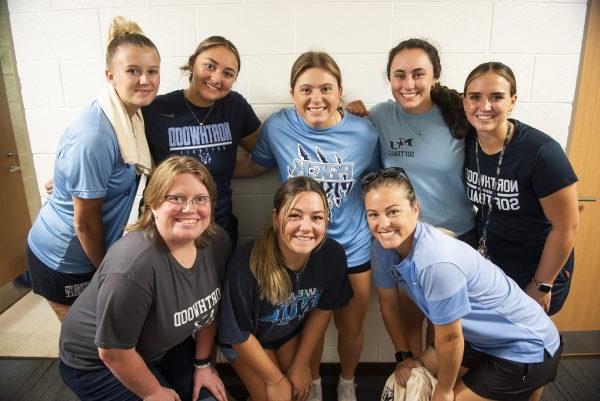 Group of female students smiling together on Freshman move-in day
